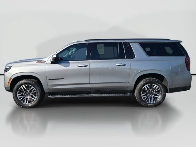 Used 2025 Chevrolet Suburban Z71 AWD/4WD image 2