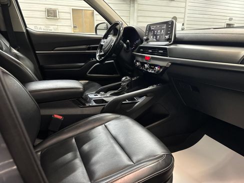 Used 2020 Kia Telluride S AWD/4WD image 24