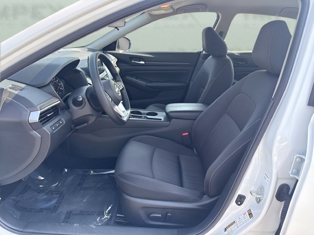 Used 2025 Nissan Altima 2.5 SV FWD image 9