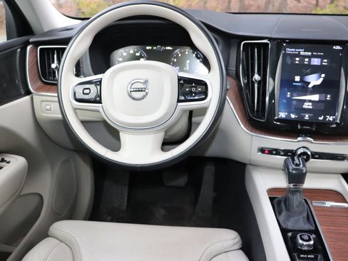 Used 2019 Volvo XC60 T6 Inscription w/ Protection Package image 34