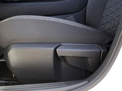 New 2025 Nissan Kicks SV w/ Interior Electronics Package image 8