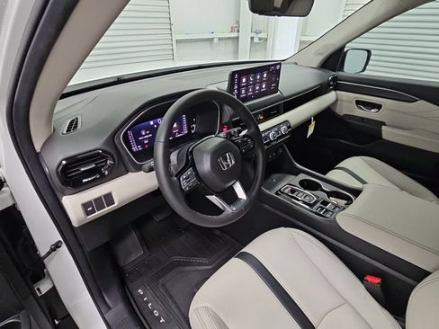 New 2026 Honda Pilot Touring image 11
