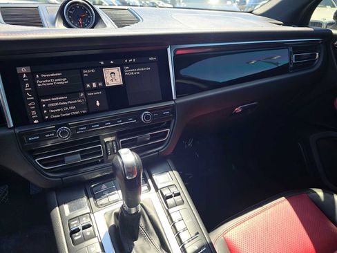 Used 2020 Porsche Macan AWD/4WD image 27