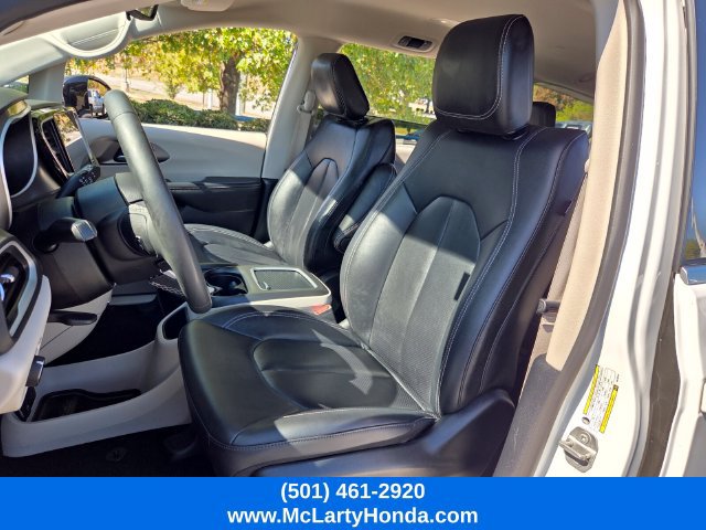 Used 2024 Chrysler Pacifica Touring-L FWD image 8