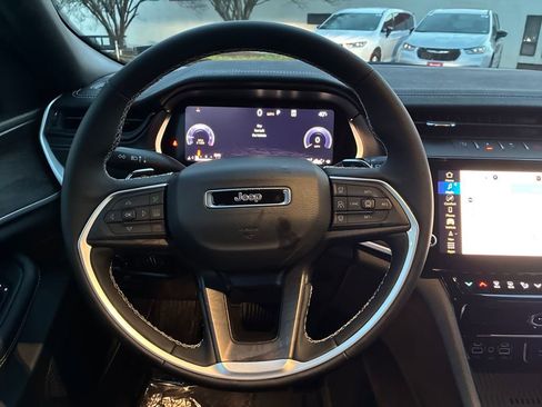 New 2026 Jeep Grand Cherokee Altitude image 15