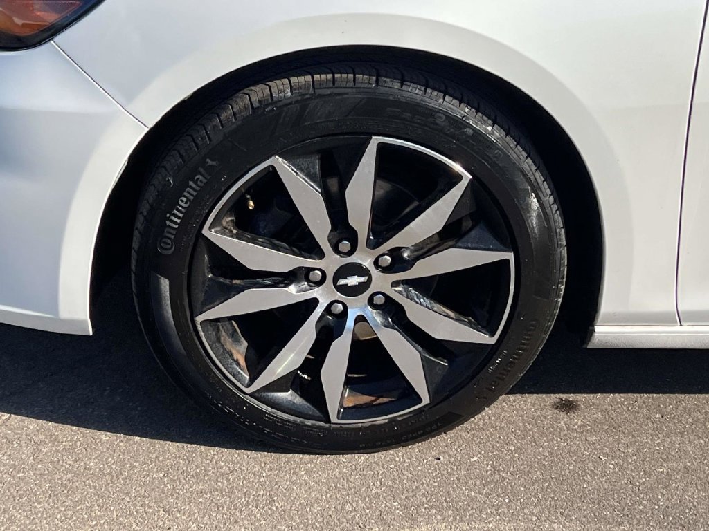 Used 2017 Chevrolet Malibu LT w/ Leather Package FWD image 11
