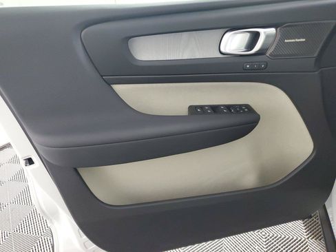 Certified 2026 Volvo XC40 B5 Plus w/ Climate Package AWD/4WD image 19