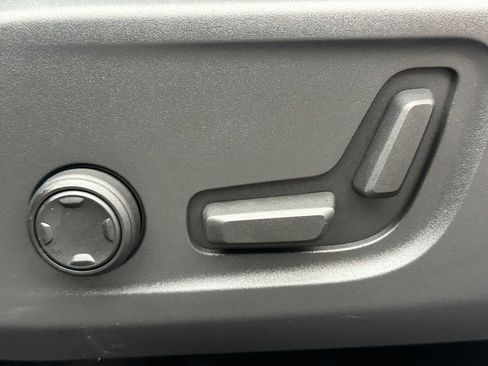 Used 2025 Volvo XC40 B5 Core w/ Protection Package Premier image 21