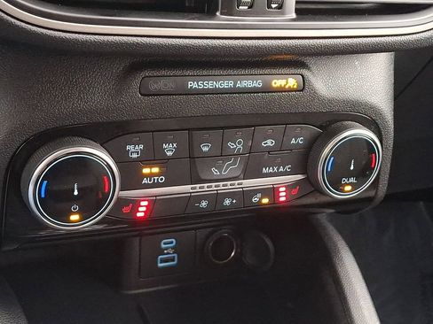 Certified 2022 Ford Escape SE w/ Convenience Package image 16