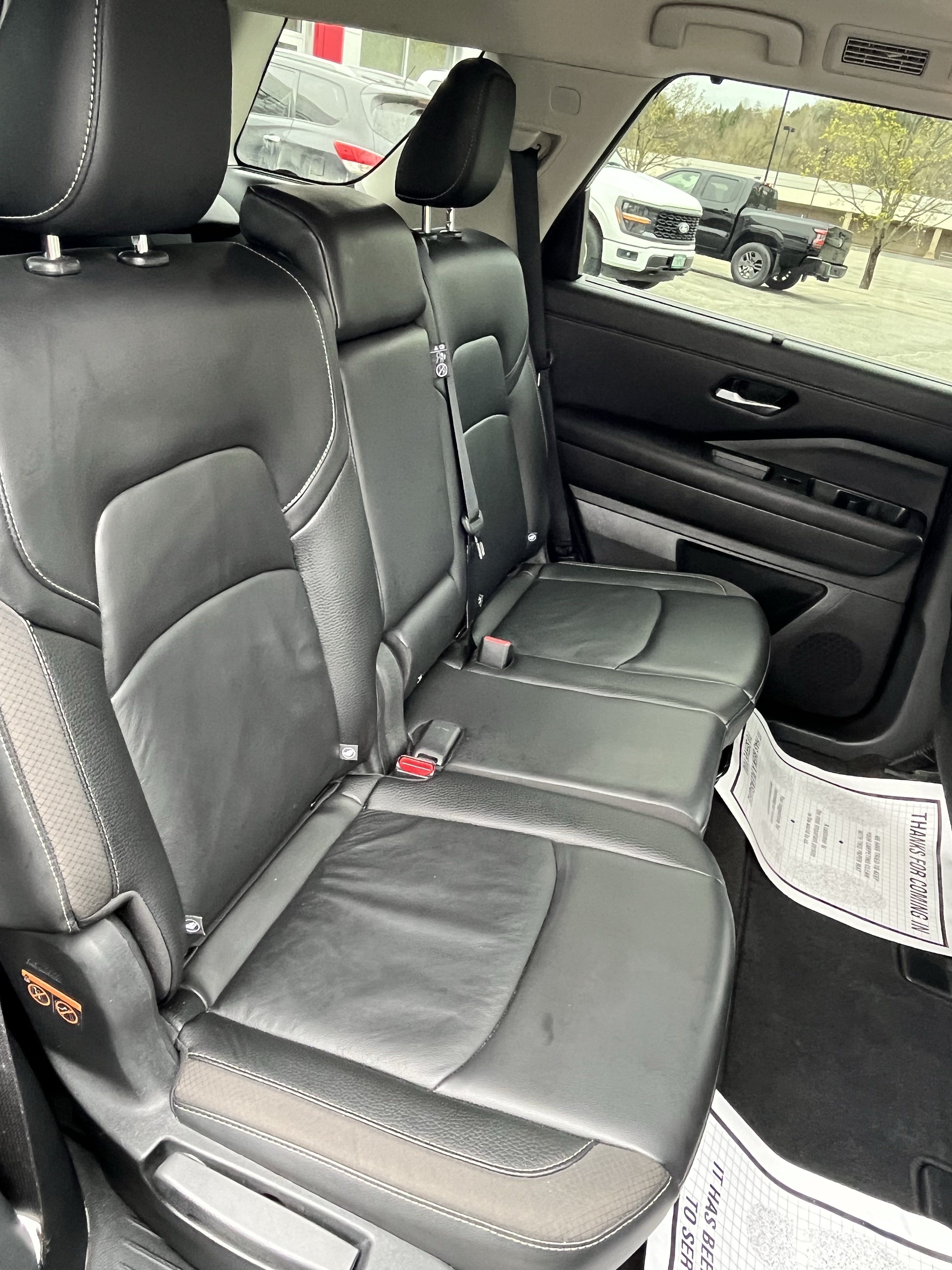 Used 2025 Nissan Pathfinder SL AWD/4WD image 17