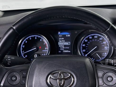 Used 2020 Toyota Camry SE FWD image 19