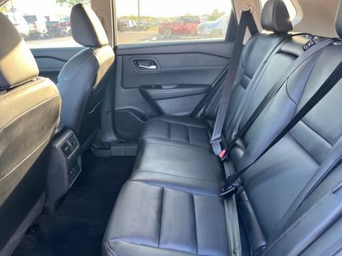 Used 2024 Nissan Rogue SL FWD image 11