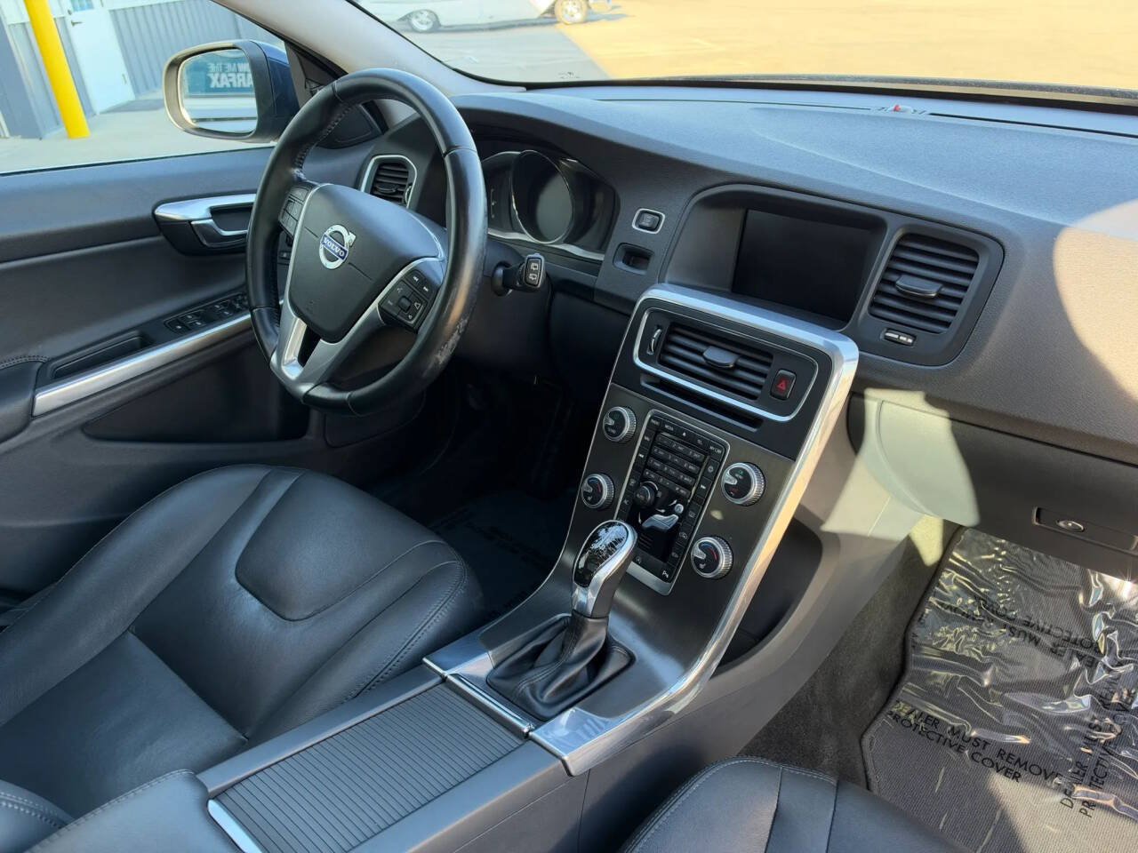 Used 2015 Volvo V60 T5 Premier w/ Convenience Package FWD image 16