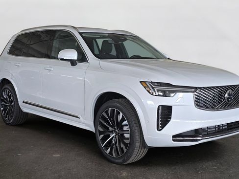 Certified 2024 Volvo XC40 B5 Ultimate w/ Protection Package Premier AWD/4WD image 3