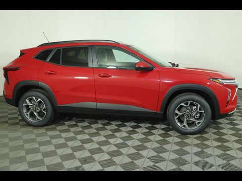 New 2026 Chevrolet Trax LT FWD image 2