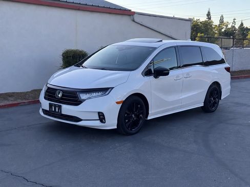 Used 2023 Honda Odyssey Sport image 2