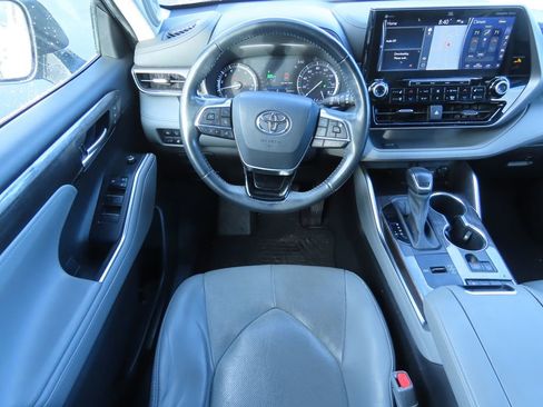 Used 2020 Toyota Highlander Limited image 5