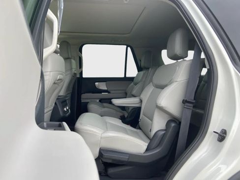 Used 2025 Ford Expedition Active AWD/4WD image 16