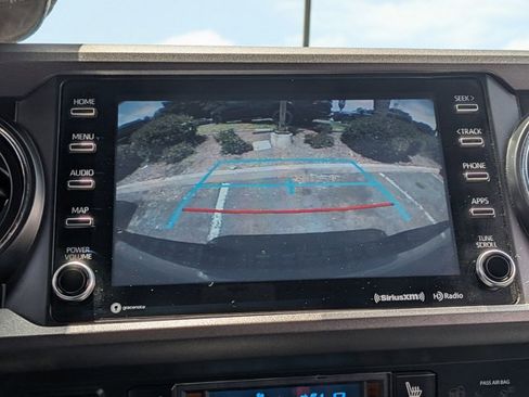 Used 2020 Toyota Tacoma TRD Sport w/ Technology Package RWD image 15