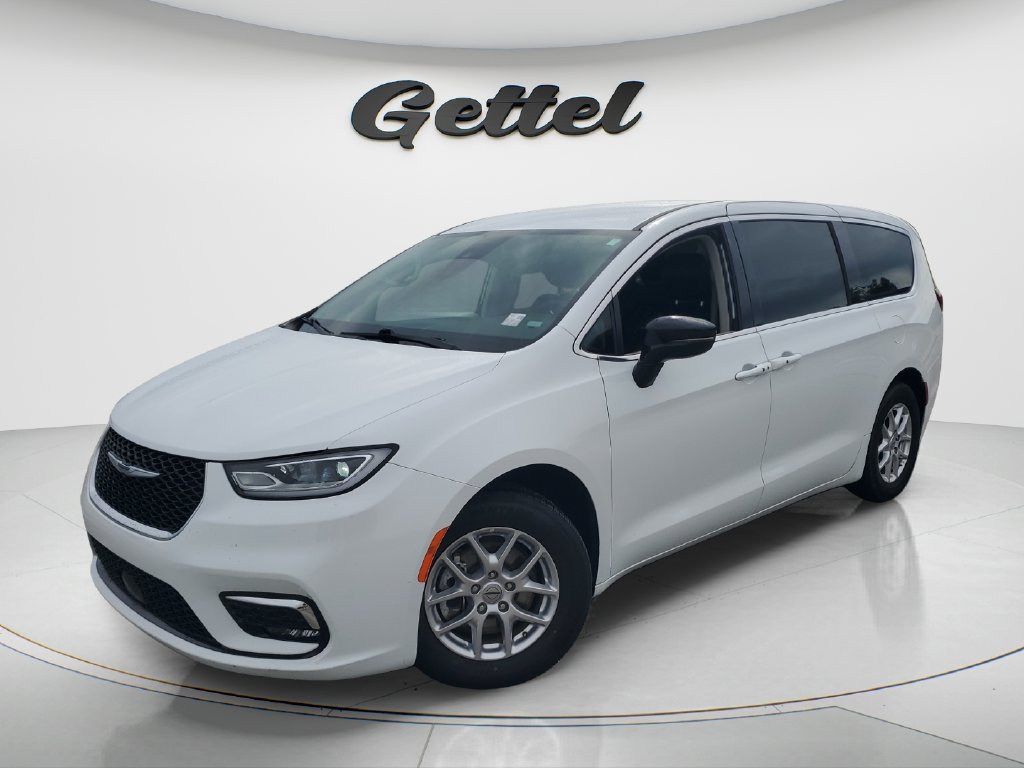 Used 2024 Chrysler Pacifica Touring-L FWD image 1