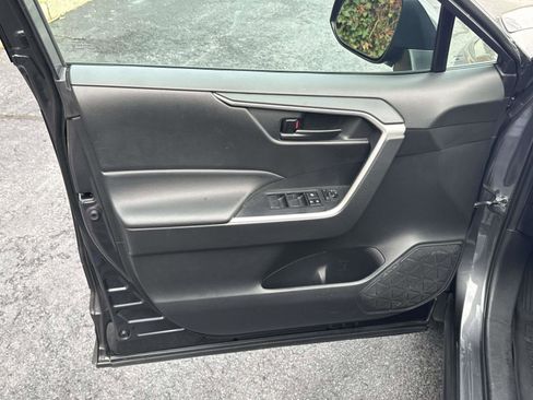 Certified 2022 Toyota RAV4 LE image 15