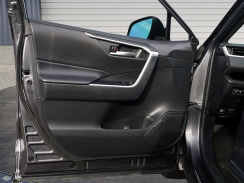 Used 2023 Toyota RAV4 SE image 13