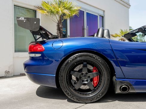 Used 2005 Dodge Viper SRT-10 RWD image 10