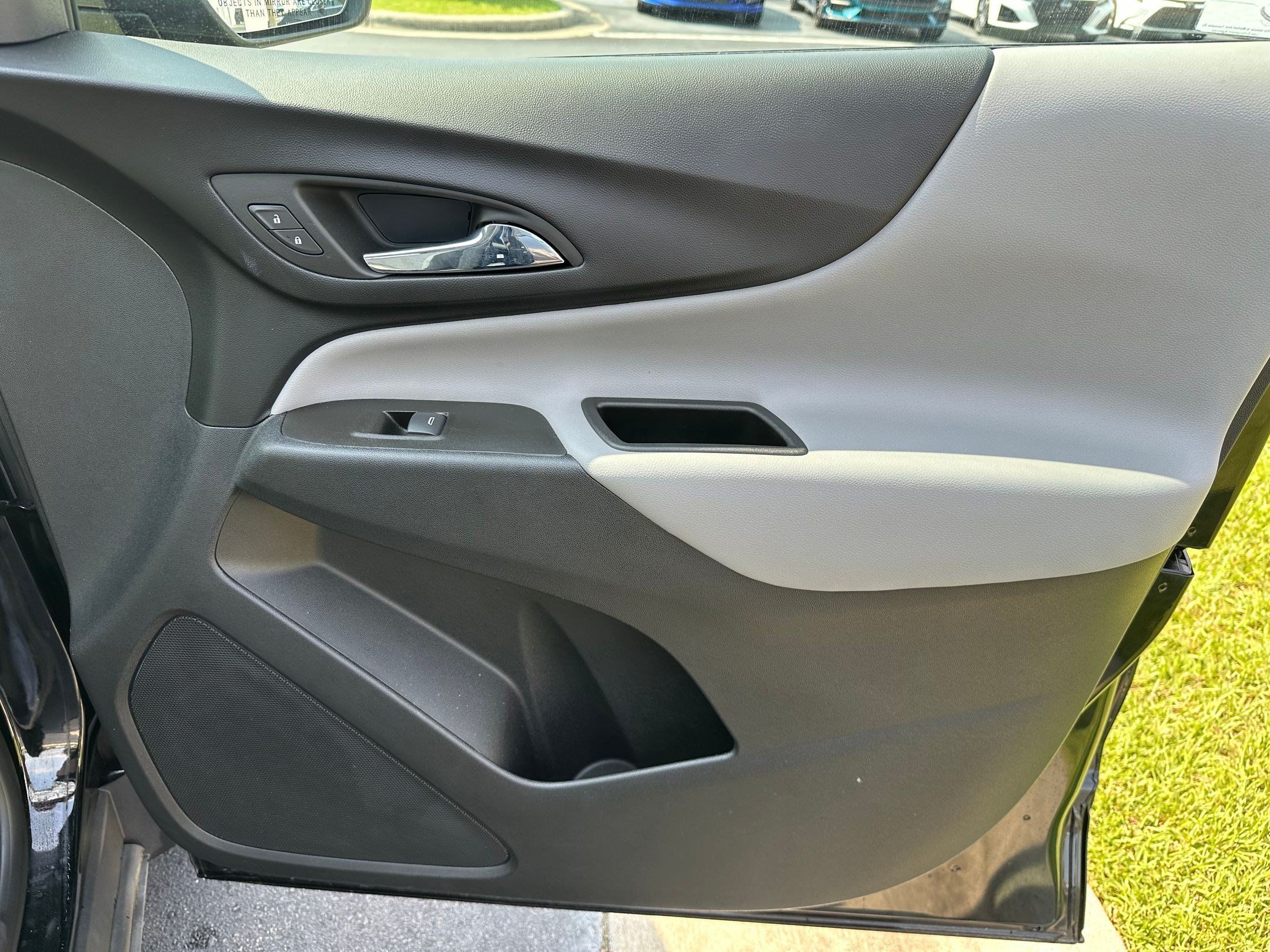 Used 2023 Chevrolet Equinox LS w/ Midnight Edition FWD image 23