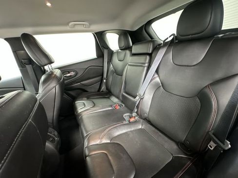 Used 2019 Jeep Cherokee Trailhawk w/ Cold Weather Group AWD/4WD image 24
