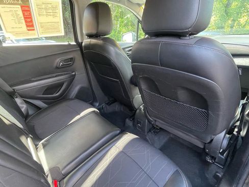 Used 2019 Chevrolet Trax LT w/ LT Convenience Package AWD/4WD image 23