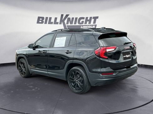 Used 2022 GMC Terrain SLE w/ Driver Convenience Package FWD image 3