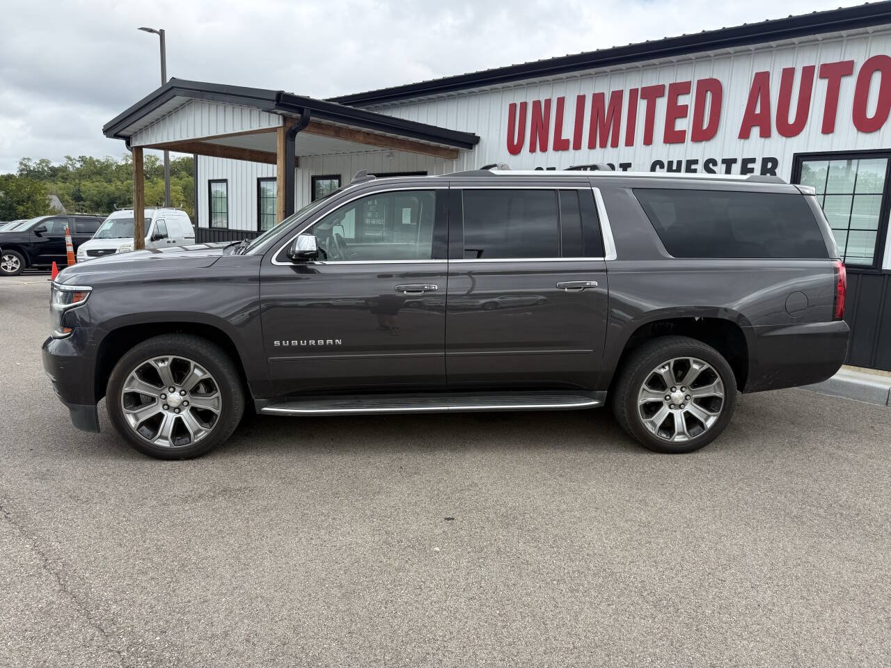 Used 2018 Chevrolet Suburban Premier AWD/4WD image 12