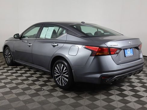 Used 2023 Nissan Altima 2.5 SV w/ SV Premium Package image 9