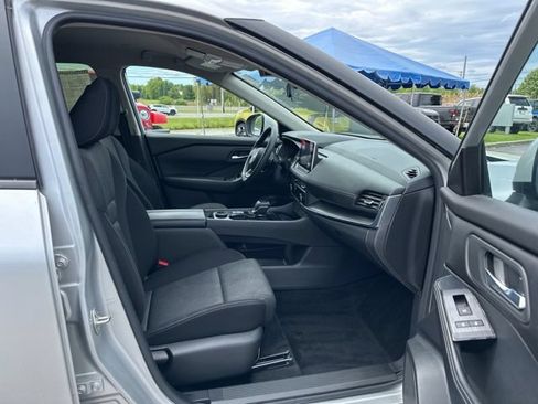Certified 2024 Nissan Rogue SV AWD/4WD image 18
