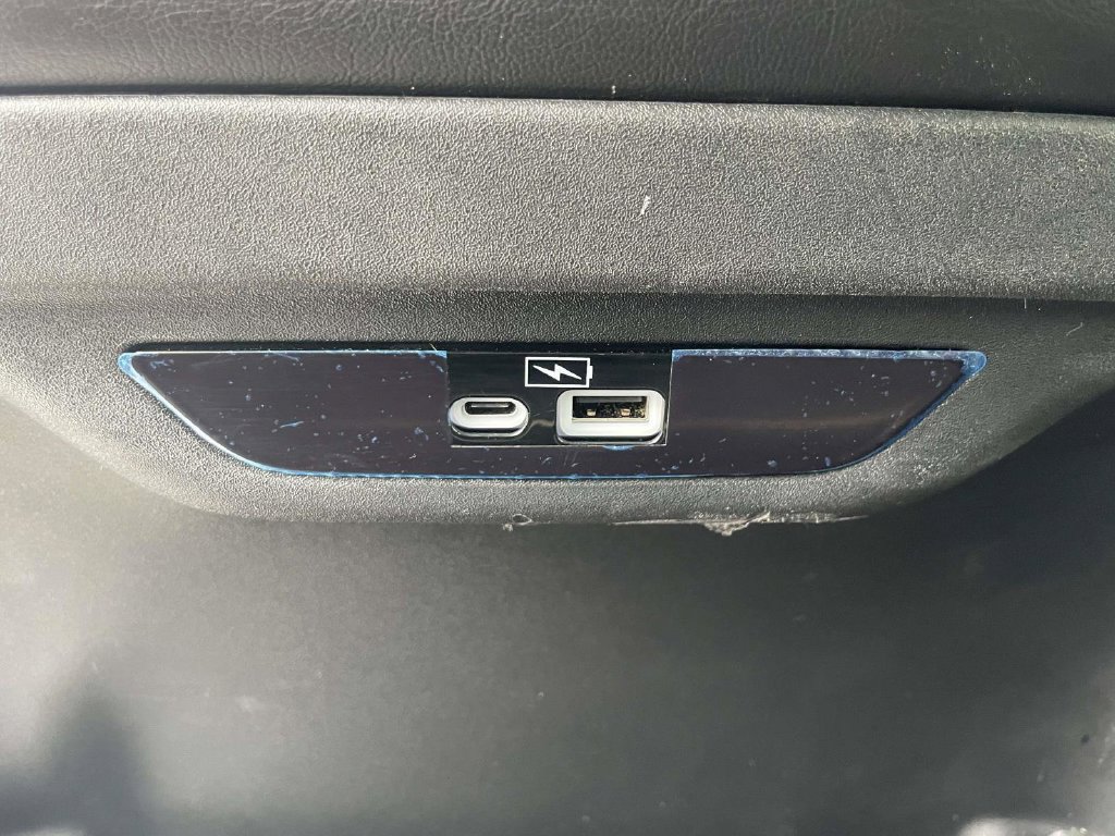 Used 2023 Chrysler Pacifica Limited AWD/4WD image 15