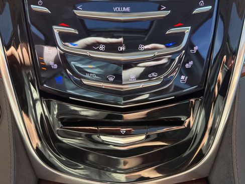 Used 2019 Cadillac Escalade Premium Luxury AWD/4WD image 20