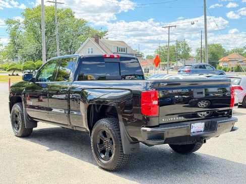 Used 2018 Chevrolet Silverado 1500 LT w/ Midnight Edition AWD/4WD image 6