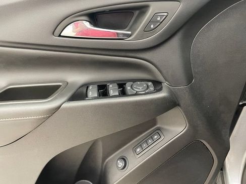 Used 2023 Chevrolet Equinox Premier AWD/4WD image 11