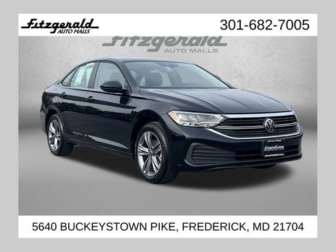 Used 2024 Volkswagen Jetta SE image 1