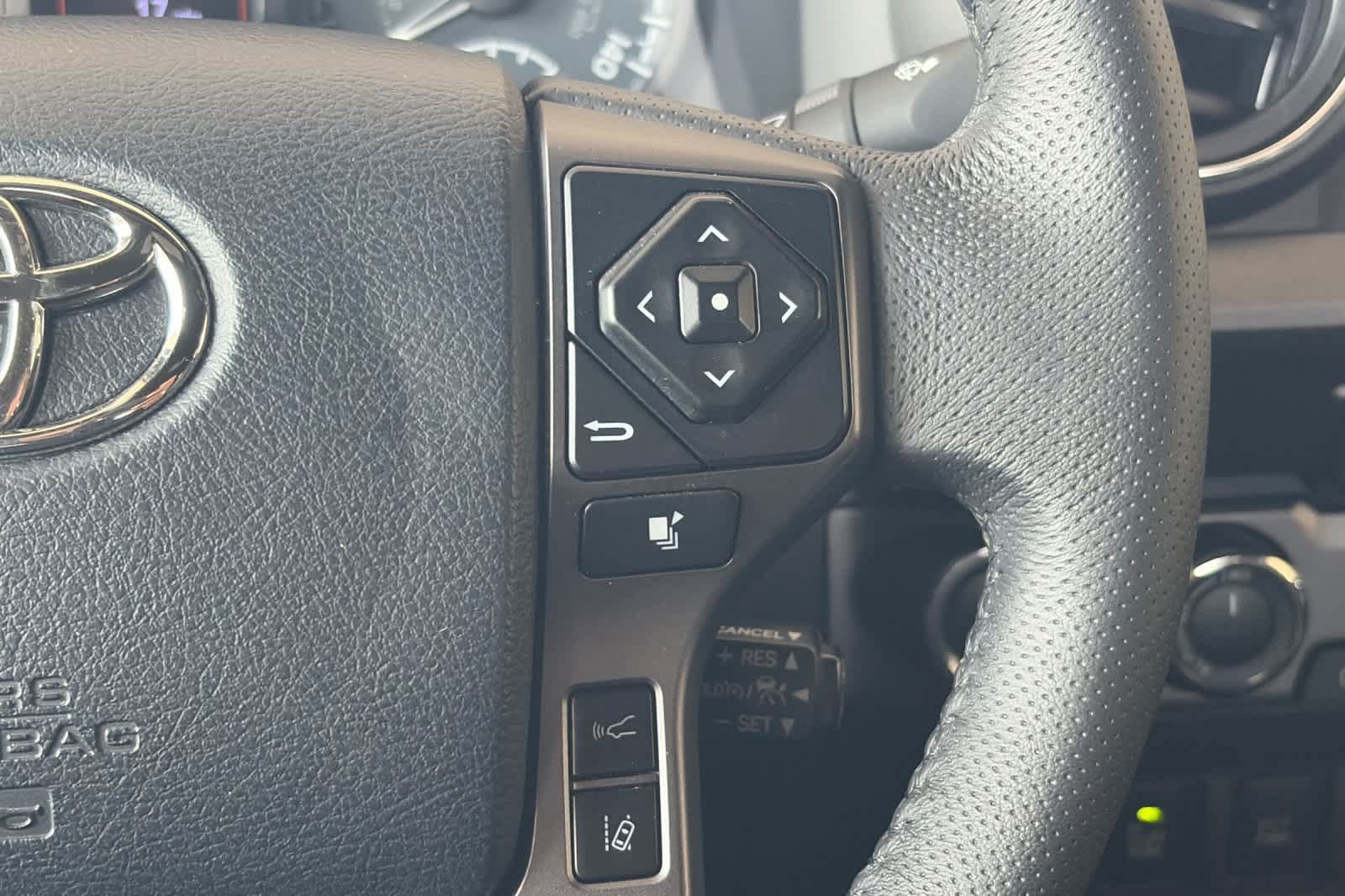 Used 2020 Toyota Tacoma TRD Sport w/ Technology Package AWD/4WD image 25