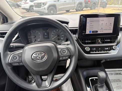 Used 2025 Toyota Corolla LE image 6