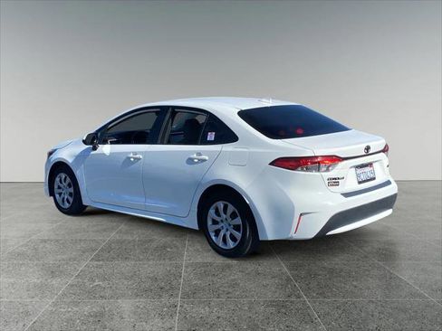Certified 2022 Toyota Corolla LE image 3