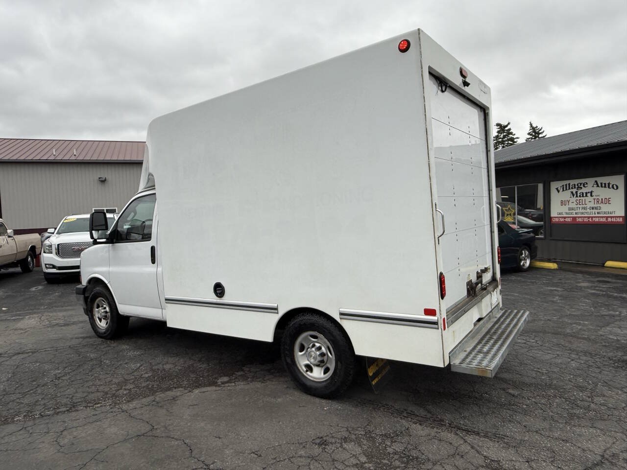 Used 2021 Chevrolet Express 3500 w/ Power Convenience Package RWD image 2