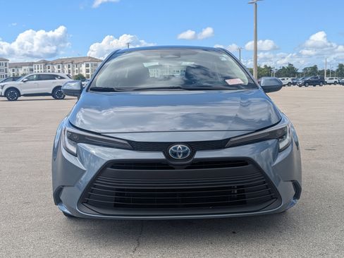 Used 2023 Toyota Corolla LE image 3