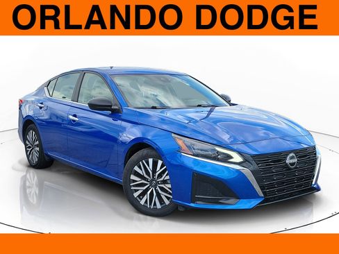 Used 2025 Nissan Altima 2.5 SV FWD image 1