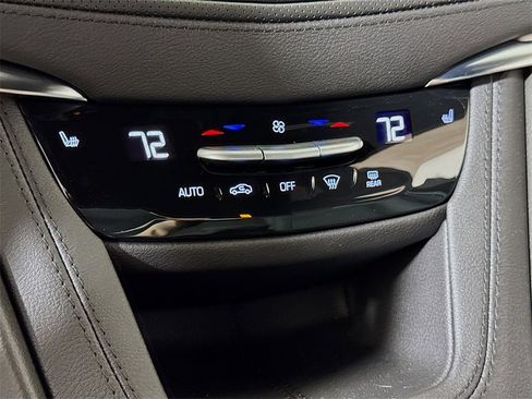 New 2026 Cadillac XT5 Luxury w/ LPO, ONYX Package image 10