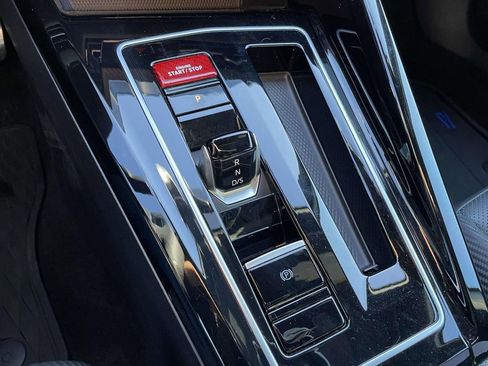 Used 2024 Volkswagen Golf R 2.0T (DSG) image 21