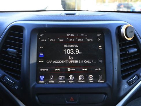 Used 2017 Jeep Cherokee Limited image 10