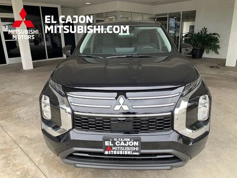 New 2025 Mitsubishi Outlander ES image 9