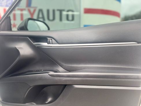 Used 2018 Toyota Camry SE image 48